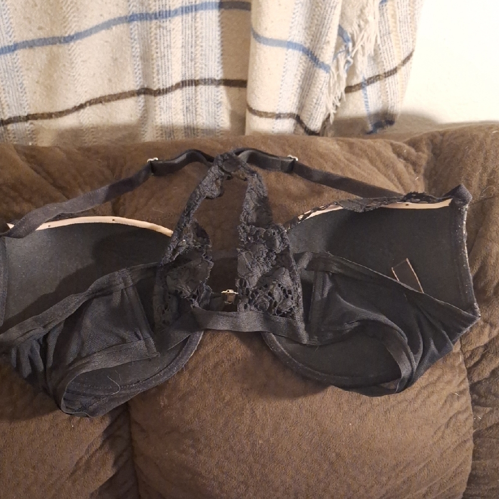 Victoria's Secret Black and Cream Lace Bra - Picture 2 of 3